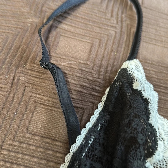 Victoria Secret black and white lace slip top size small - Picture 3 of 6